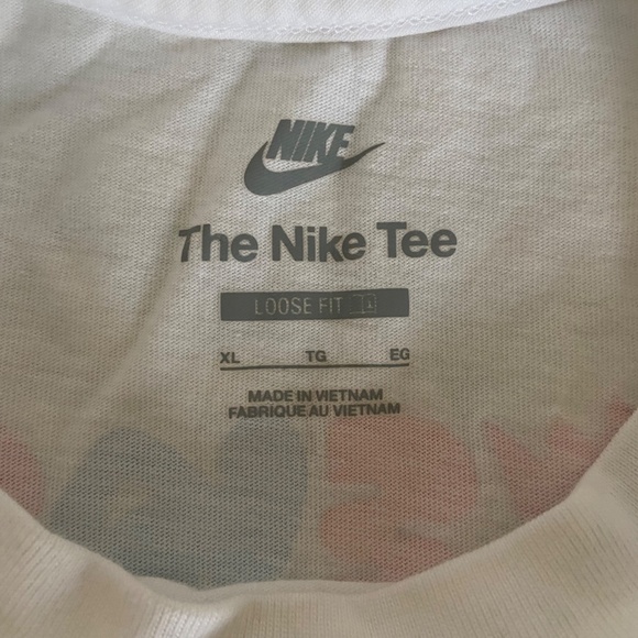 The Nike tee - Picture 3 of 3